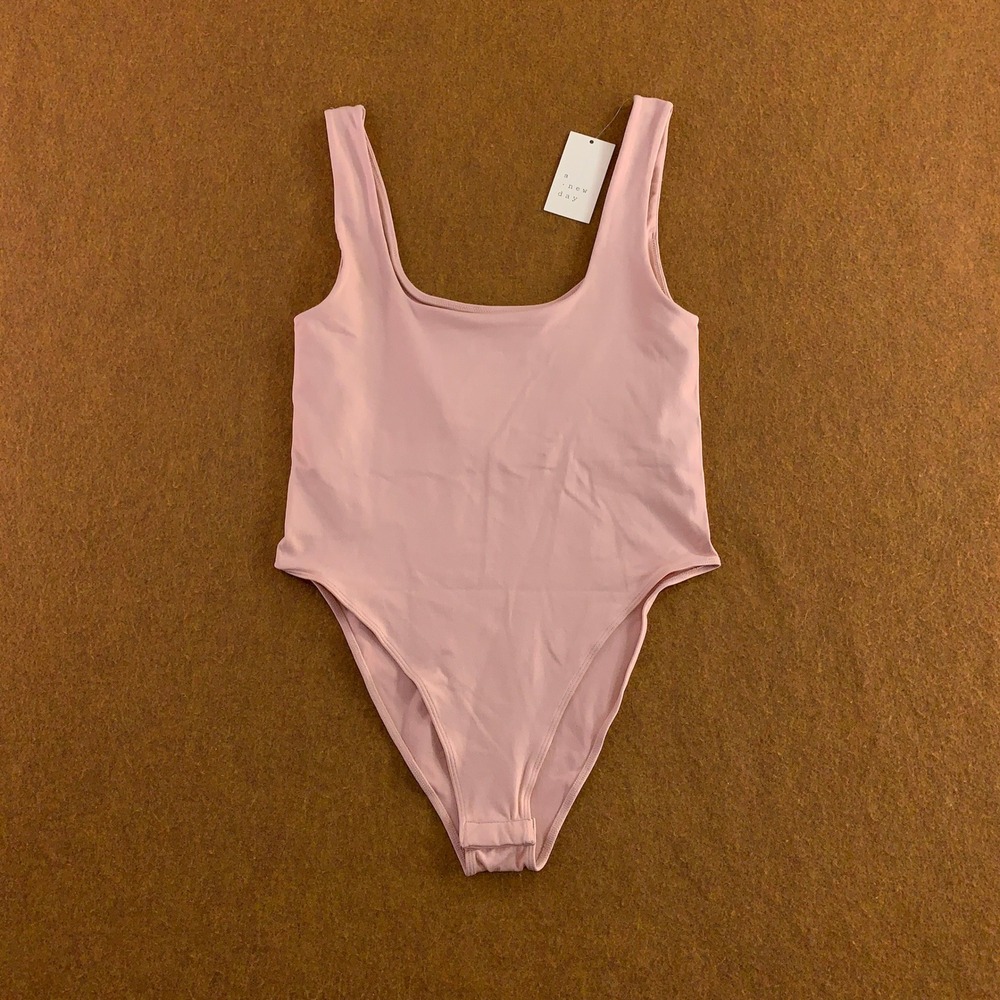A New Day Womens Medium Pink Scoop Neck Sleeveless Snap Closure Bodysuit NWT
